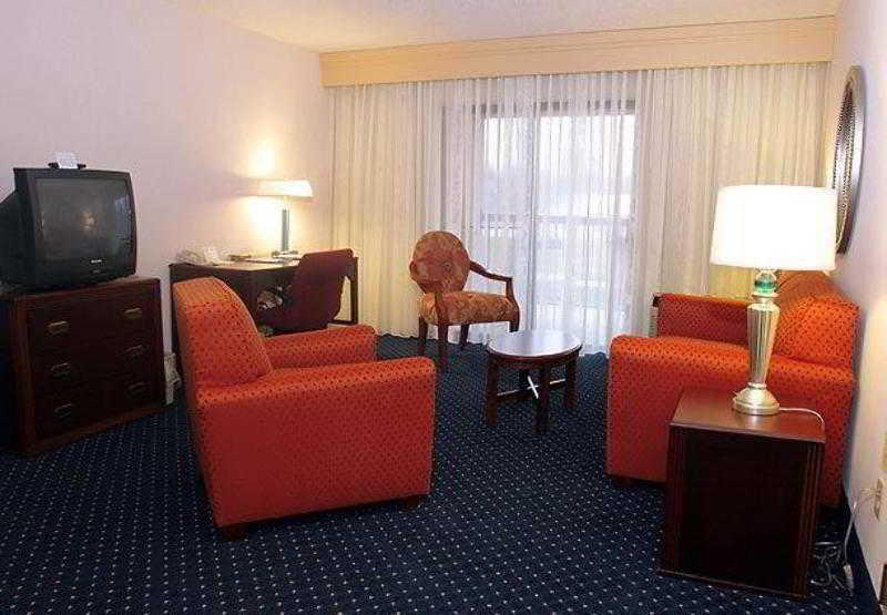 Courtyard Detroit Utica Hotell Eksteriør bilde